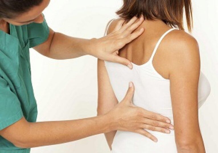 Se sospetti lo sviluppo dell'osteocondrosi toracica, dovresti consultare un medico